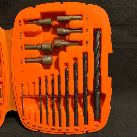 BLACK & DECKER Screw Driving Incomplete Bit Case Set - Picture 4 of 5